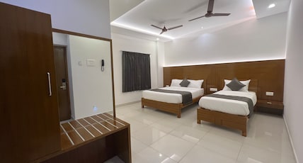 Chola`s Castle Inn Room Type - Premium Triple Bed Room With AC Chola`s Castle Inn Room Type - Premium Triple Bed Room With AC