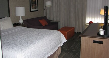 Hampton Inn by Hilton Sevierville Room Type - KING STUDY-NON SMOKING