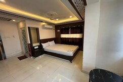 FabHotel Leechi Lodging & Fooding