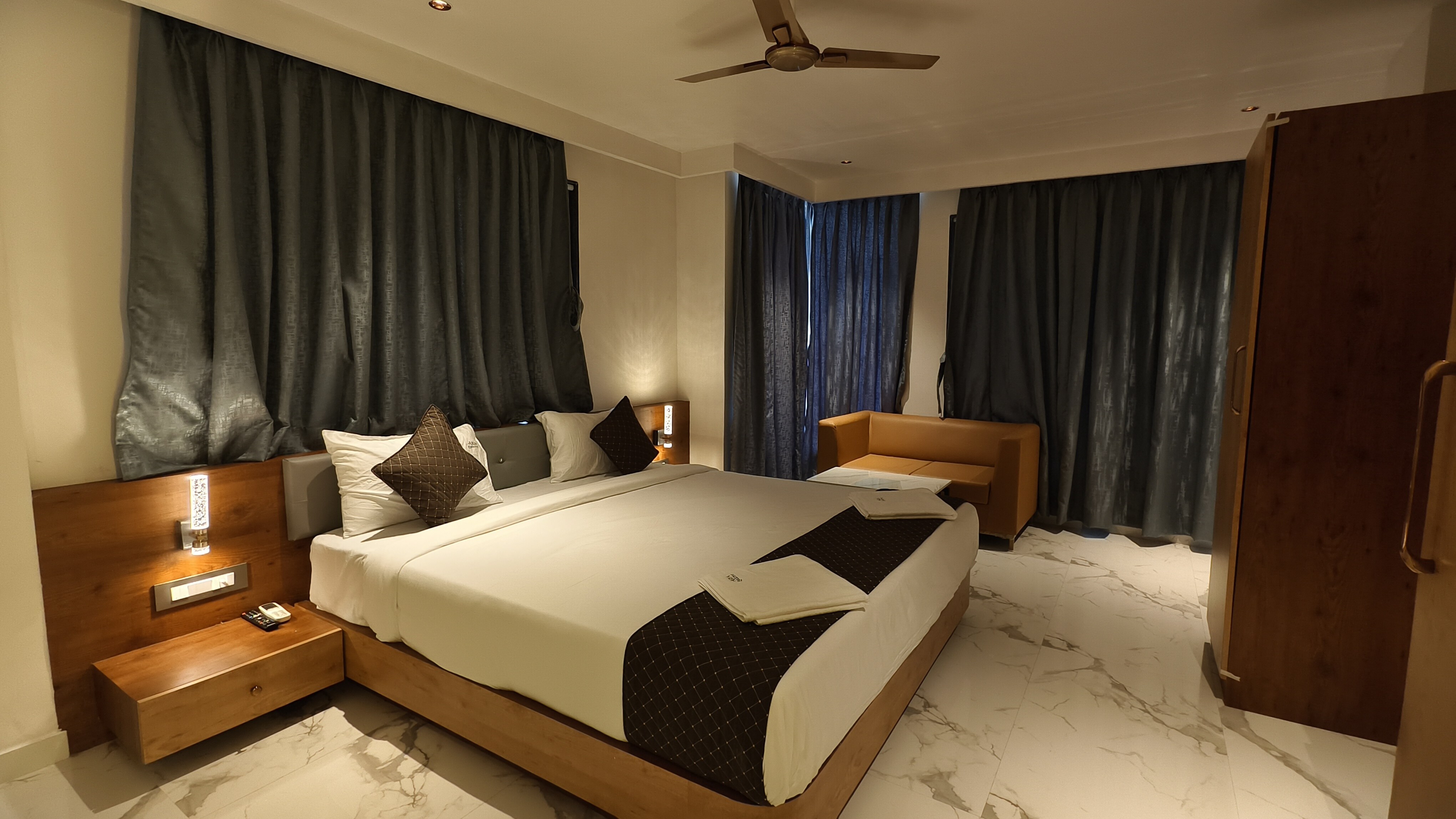 Hotel Arya Executive Pune - Tap to explore photos