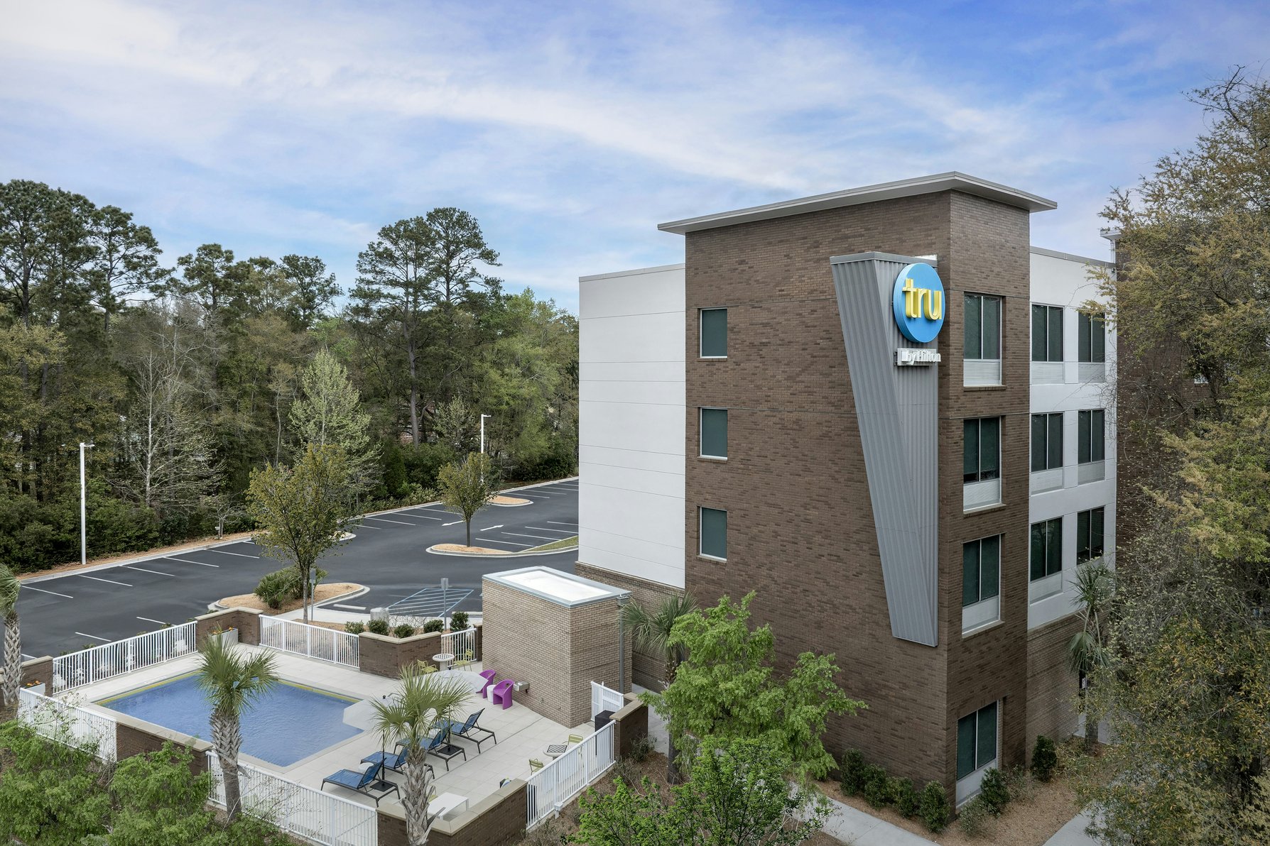 Tru by Hilton Mt Pleasant Charleston - Tap to explore photos