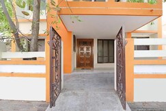 Rooms of Boho 2 5 BHK 1 2 km WhiteTown 1 6 km rockbeach - Dusk