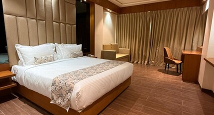 Hariganga's The Lake Attitude Room Type - Deluxe Double Bed Room
