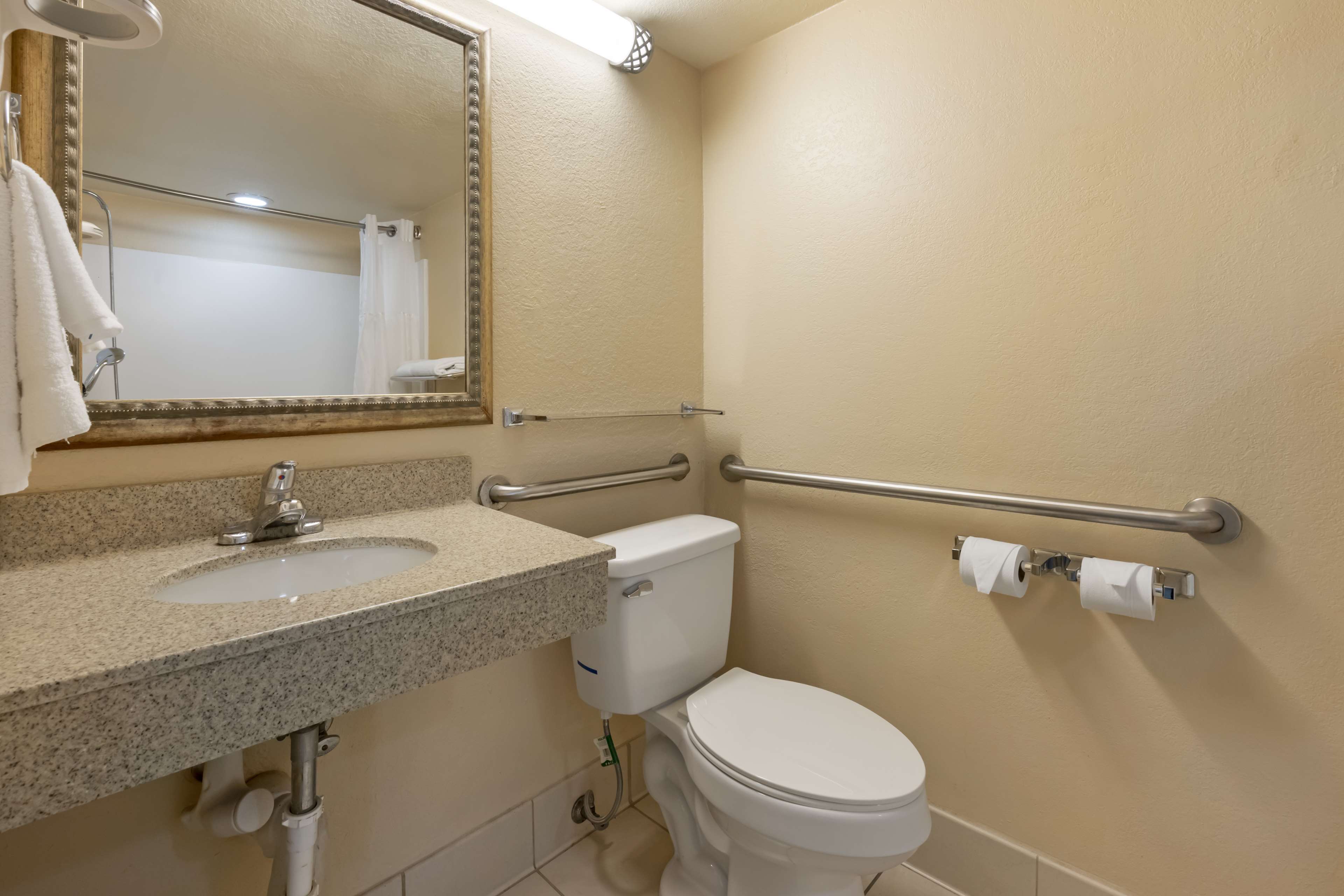 Best Western International Speedway Hotel - Tap to explore photos