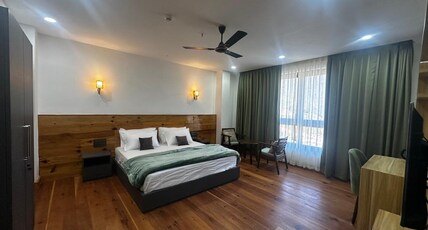 Pines Dirang Homestay Room Type - Deluxe king size Room