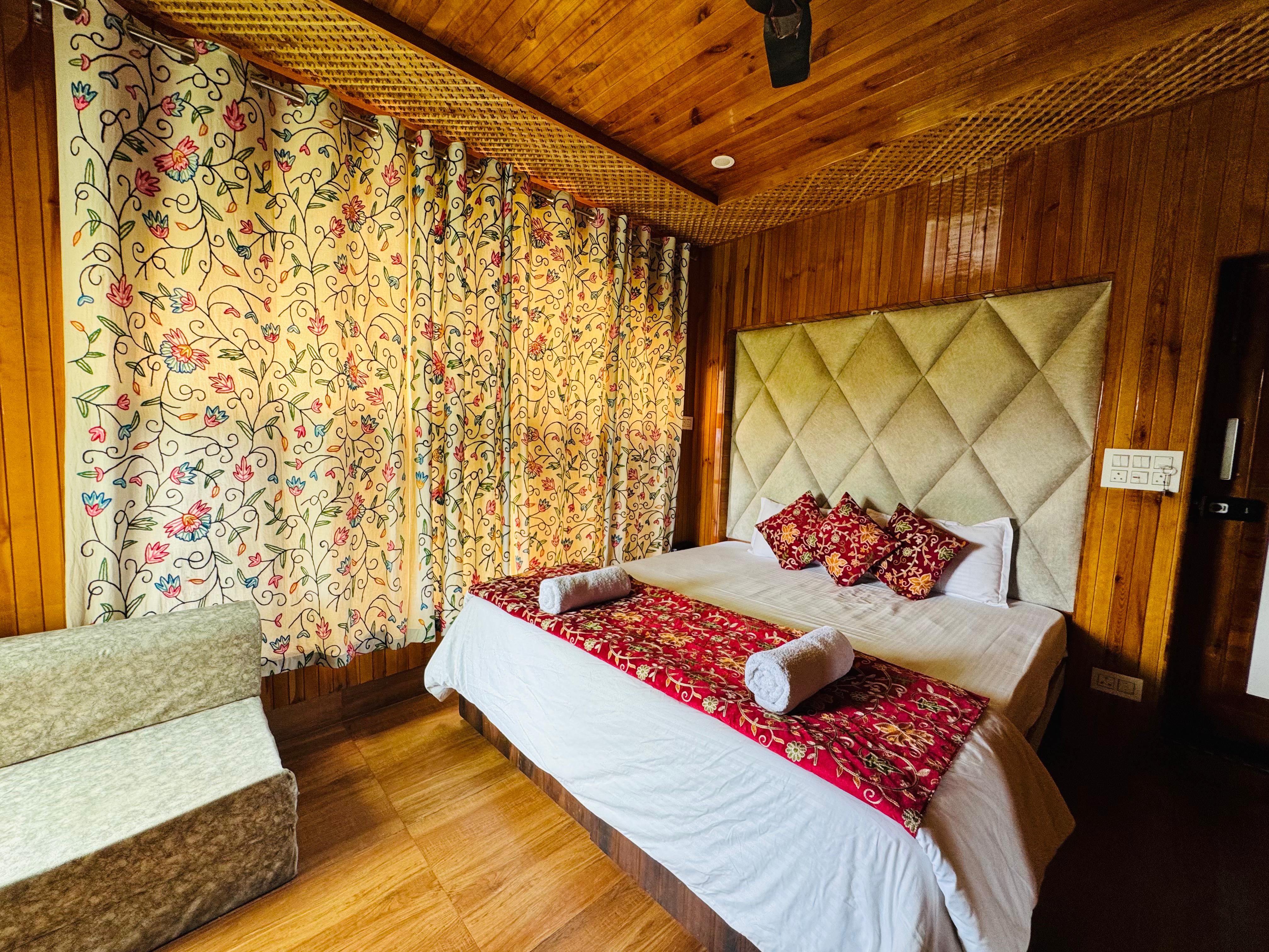 Frosty Mountain Resort - Tap to explore photos