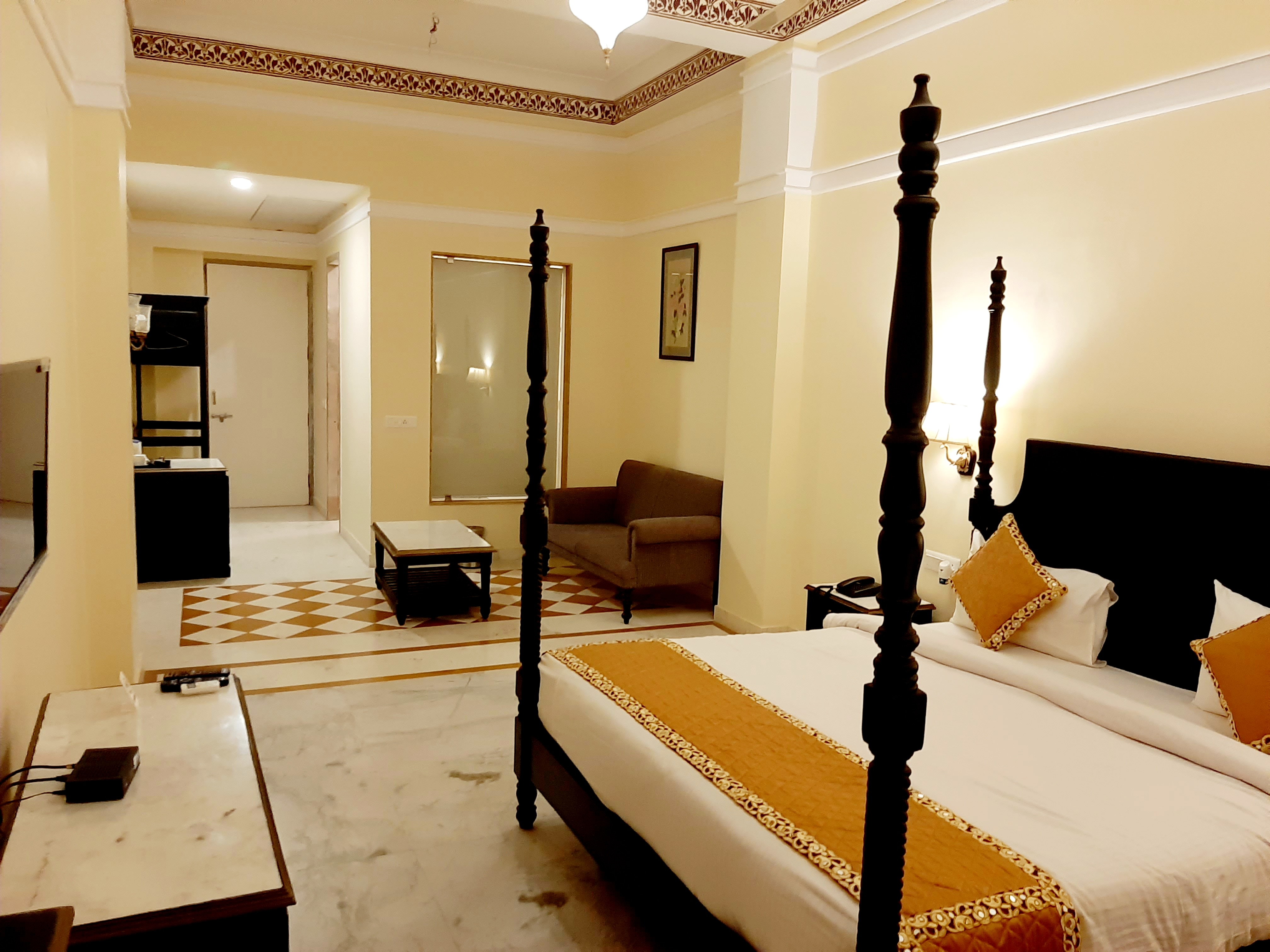 Umaid Palace - A Lakeside Resort - 25 minutes to Mehandipur Balaji & Chand Baori Abhaneri - Tap to explore photos