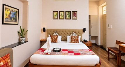 Lakeside Inn Ratanada Room Type - King Room with Lakeview