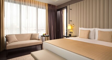 DoubleTree by Hilton Hotel Minsk Room Type - KING SUITE RIVER VIEW