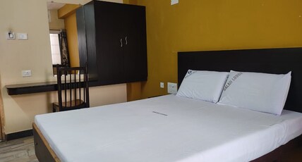 Balaji Lodge Room Type - Deluxe Non AC Double Bed Room