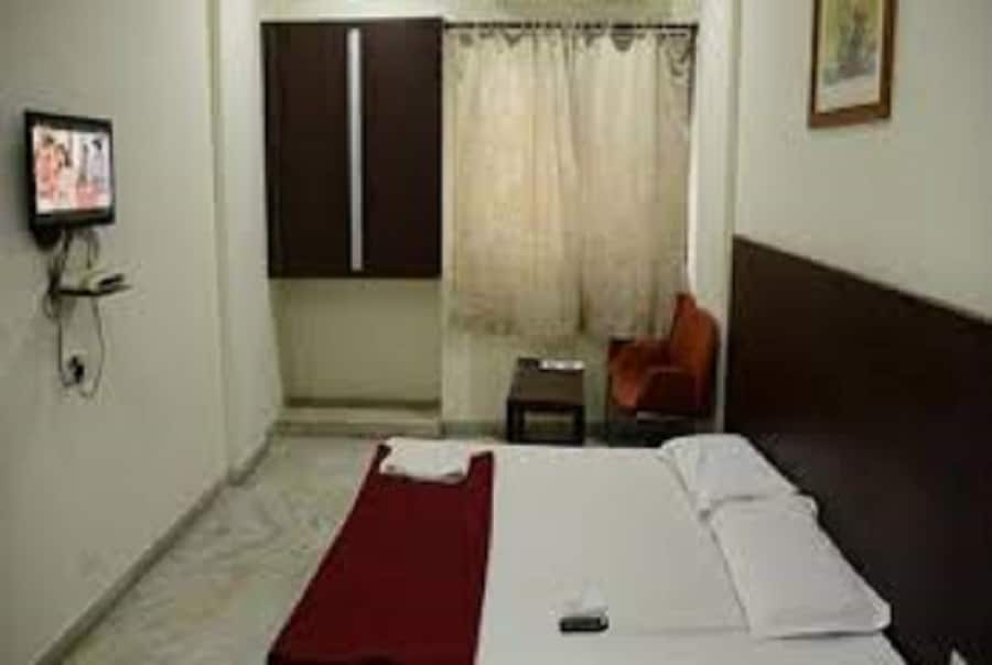 Hotel Rahi - Tap to explore photos