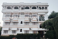 Sargam Sadan A Boutique Lake View Hotel