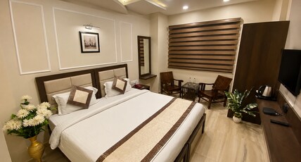Hotel Aadesh Palace Room Type - Deluxe AC Room