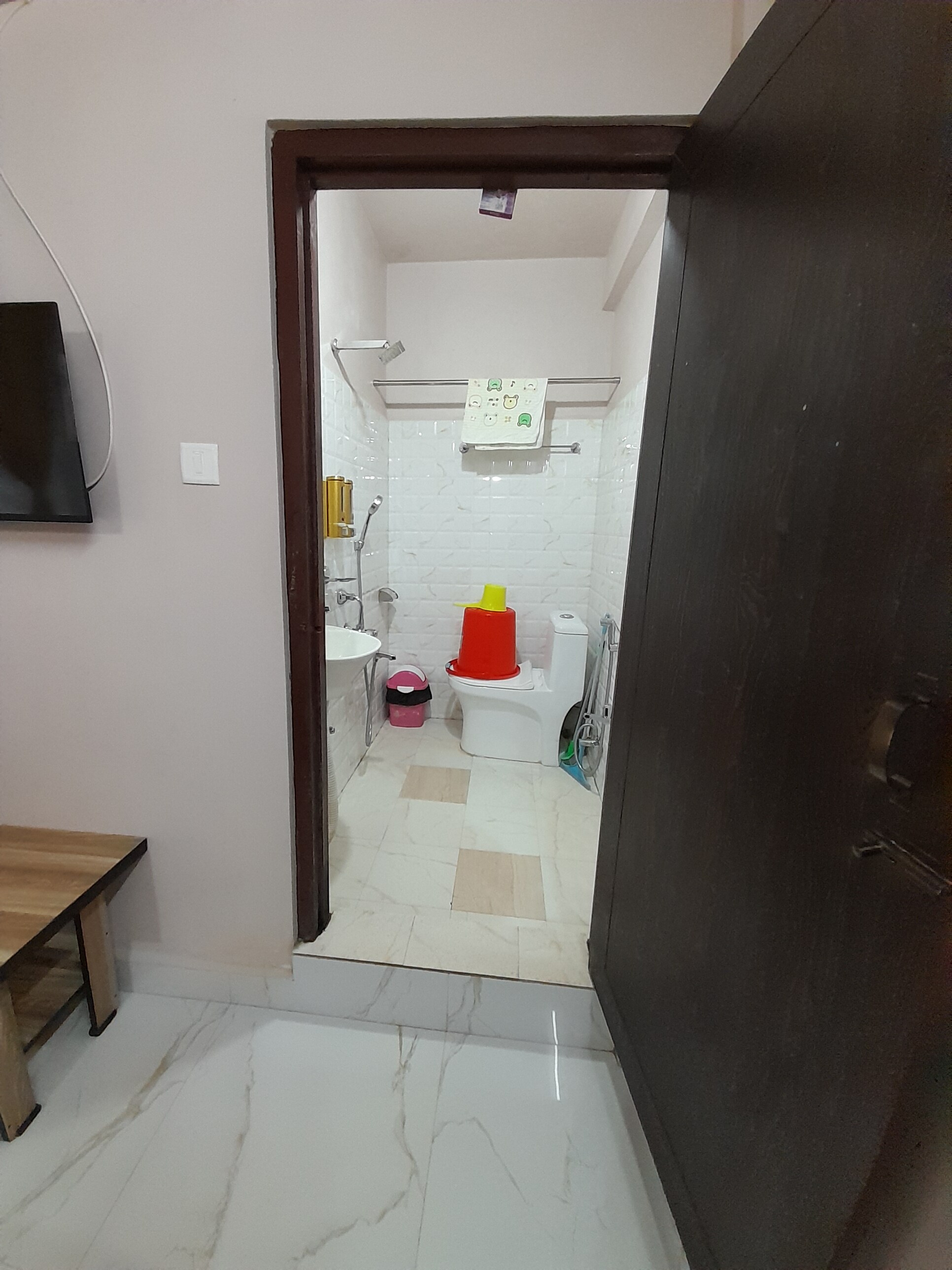 Living Roots Lodge Homestay - Tap to explore photos