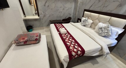 SHINE STAR BNB HOMESTAY Room Type - DELUXE TRIPLE BED ROOM