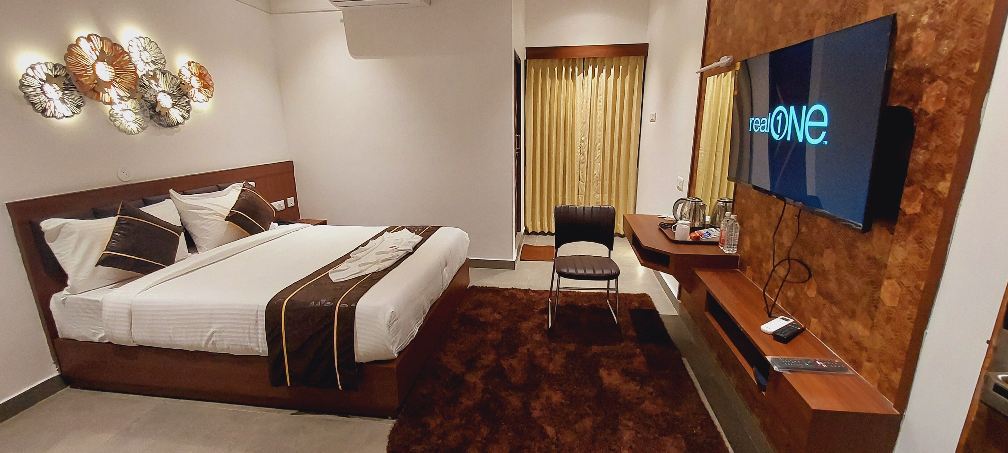Roundana Residency SIPCOT Chennai OMR - Unit of Prohotel - Tap to explore photos