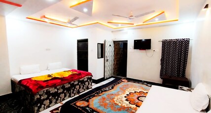 Bebi Palace Varanasi Room Type - Deluxe Four-Bedded AC Room