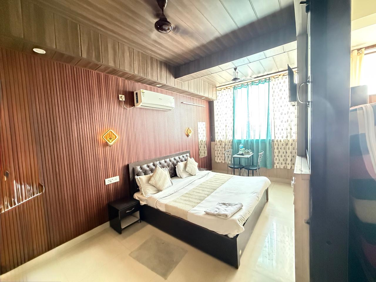 Swagat Guest House 2 Mins from ISBT - Tap to explore photos
