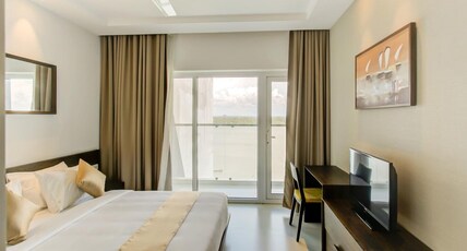 Kent Baywatch Suites Room Type - One Bedroom Queen Bed Lake View Balcony Apartment Kent Baywatch Suites Room Type - One Bedroom Queen Bed Lake View Balcony Apartment