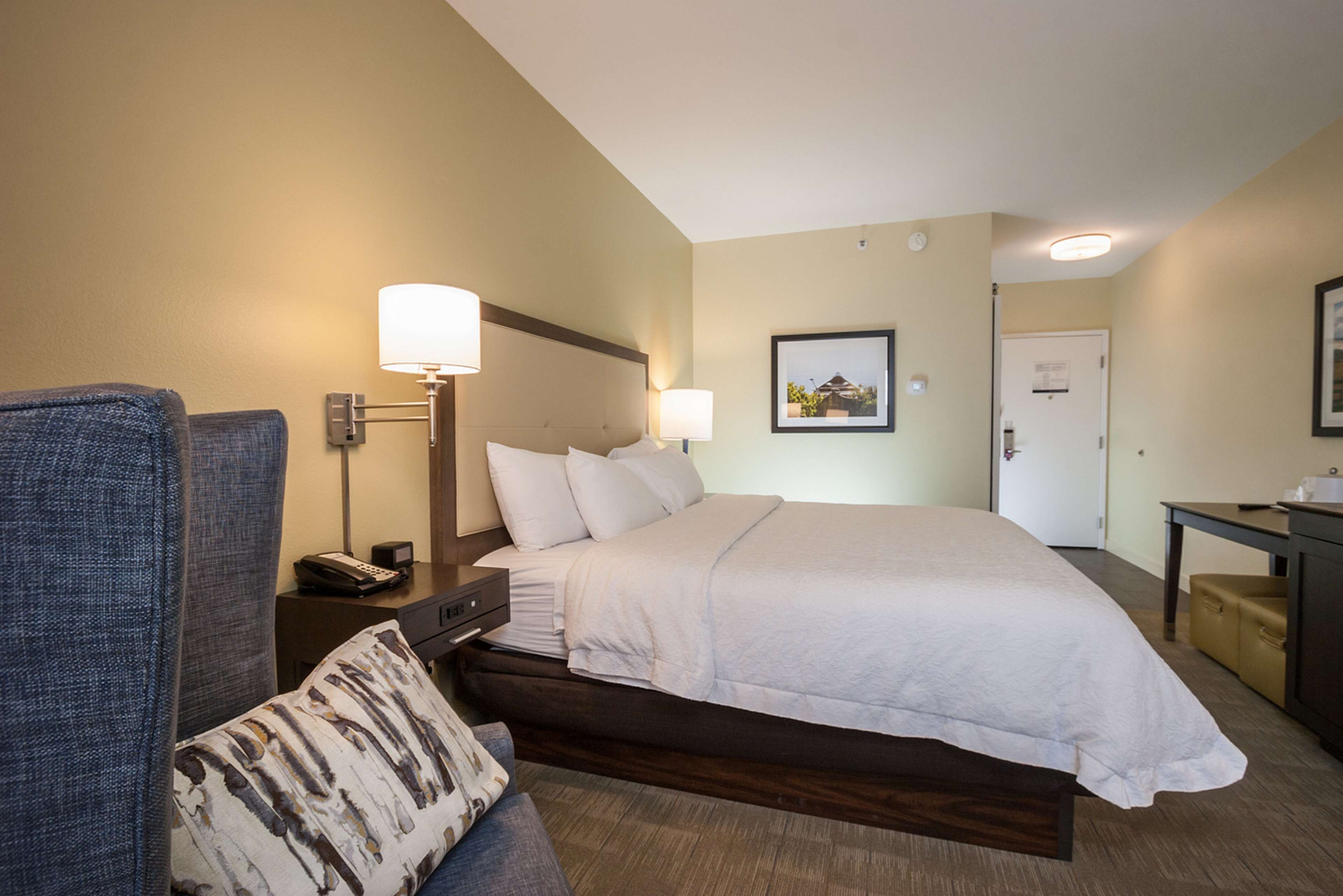Hampton Inn by Hilton Great Falls - Tap to explore photos