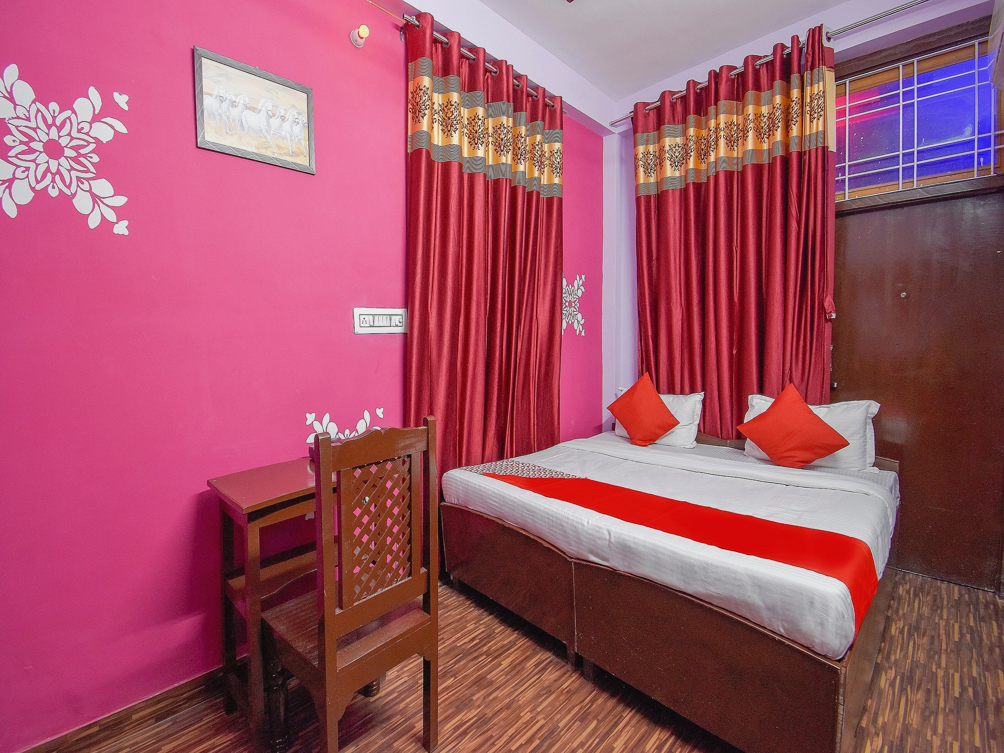 Hotel O Shiv Shakti - Tap to explore photos