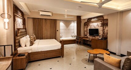 The Luxury Tiger Room Type - Royal lake view room with balcony The Luxury Tiger Room Type - Royal lake view room with balcony