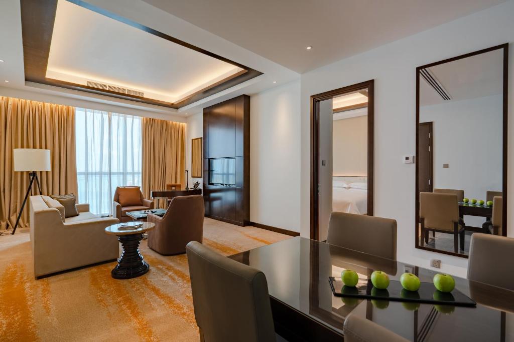 Johari Rotana - Tap to explore photos