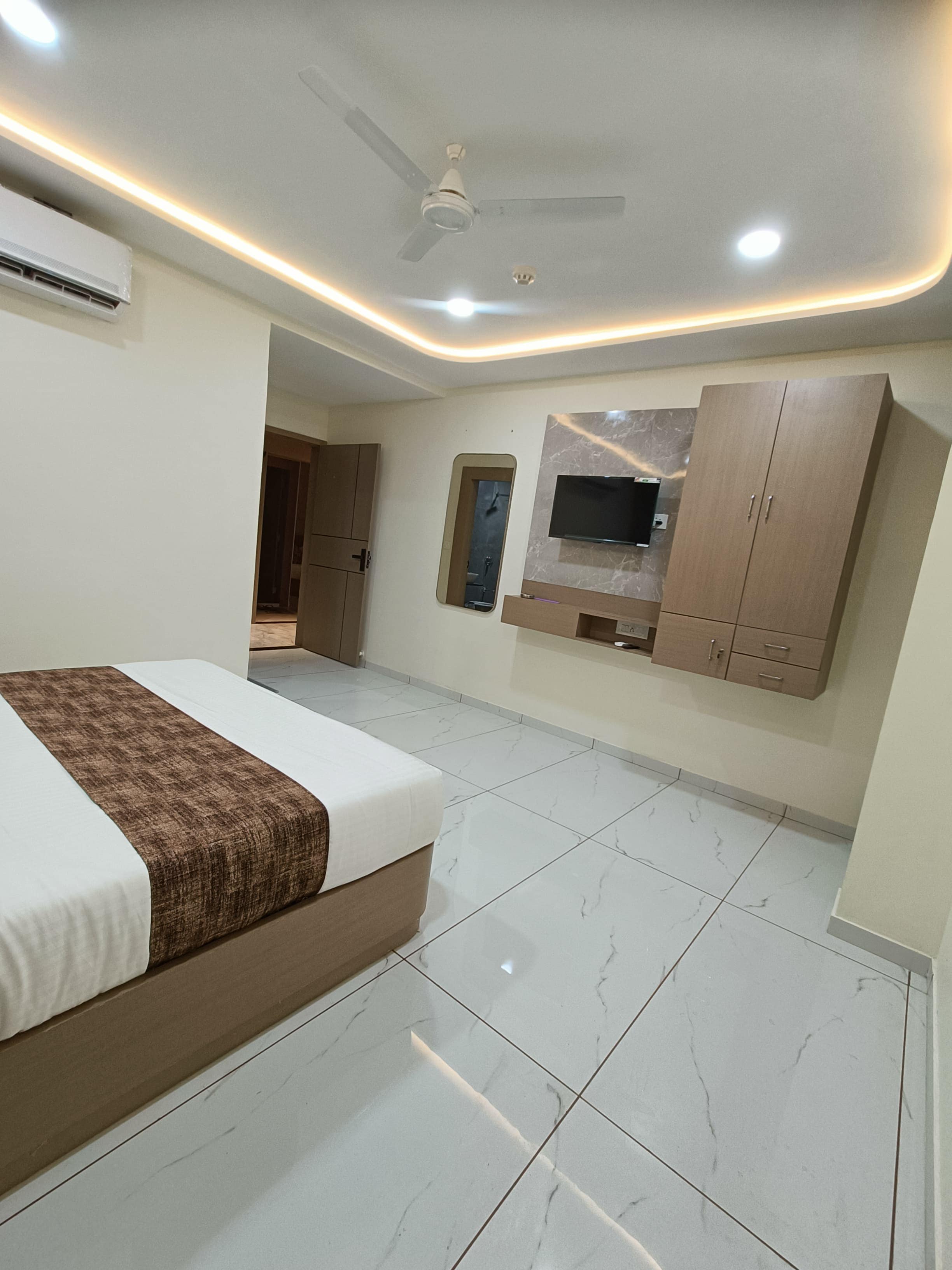 Hotel Radhe Raas - Tap to explore photos