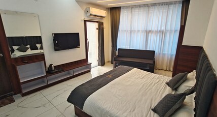 NATIONAL PARADISE HOTEL & BANQUETS Room Type - Deluxe Room