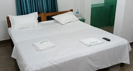 Paulgreen Guest House Room Type - Deluxe King AC Room