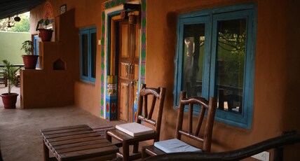 Camp Hornbill Room Type - Monarch - Unique Mud Cottage (Best with Sparrow as a duo)