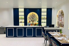 HOTEL AASH
