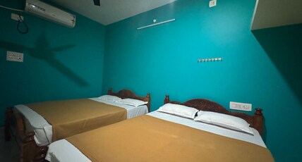 Sri Arunachala Homestay Room Type - Family AC Room 