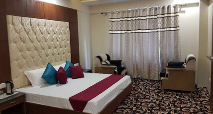 Hotel Neelam - Near Volvo Bus Stop Room Type - DELUXE ROOM
