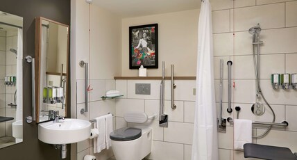 Hampton by Hilton Dublin City Centre Room Type - QUEEN ACCESSIBLE ROOM