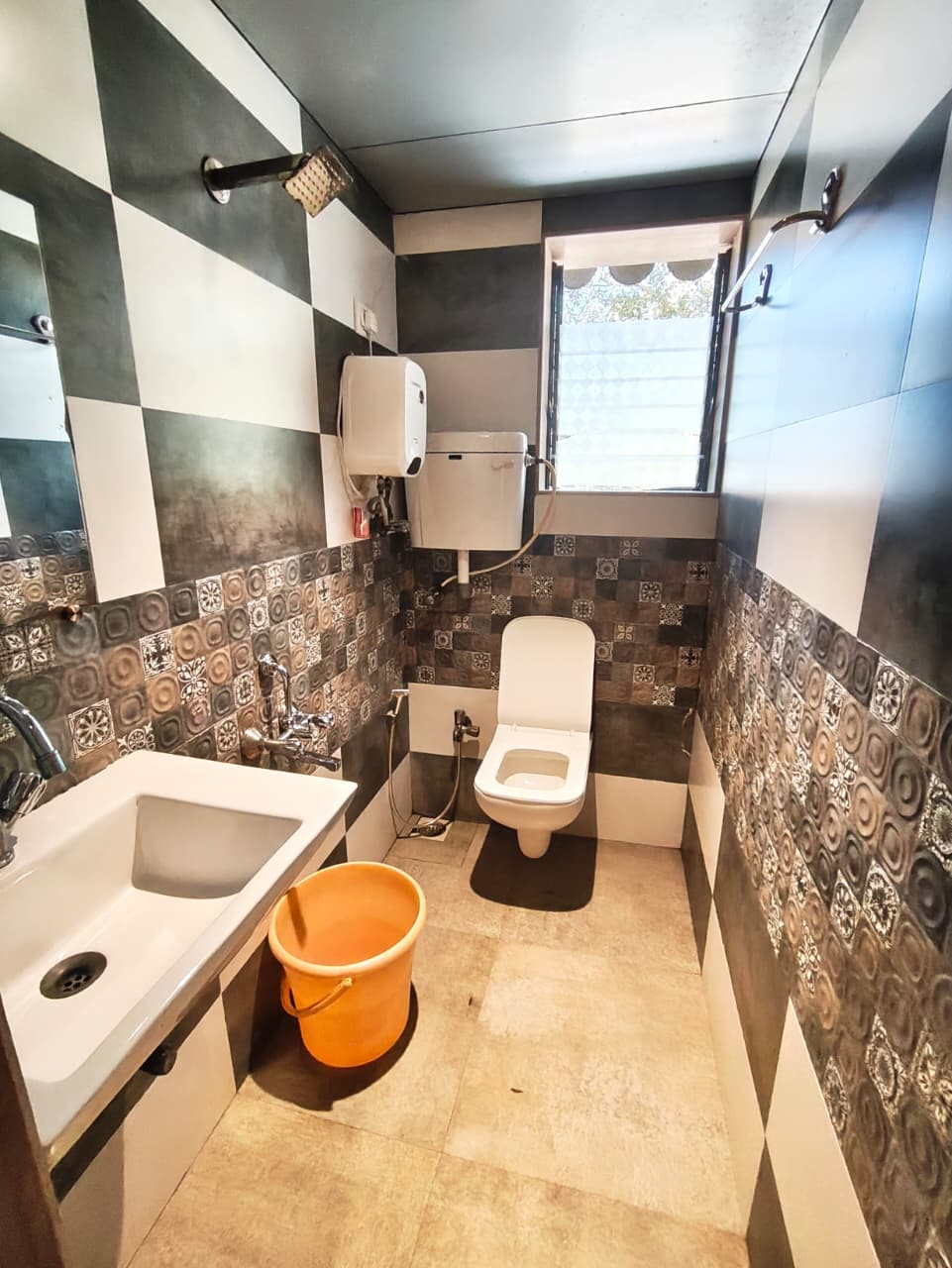 THE ROOMS OF STATUS - Tap to explore photos