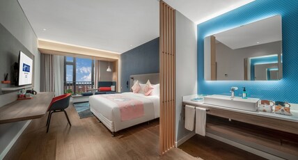 Holiday Inn Express YIXING Room Type - 1 King Standard City View