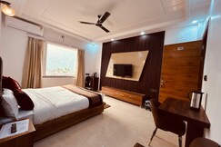 JAYATI PALACE HOTEL (Property With BathTUB Facility)