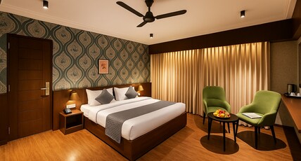 Hotel Royal Plaza (10 min Walk to Dal Lake) Room Type - Deluxe Room with Hot and Cold AC