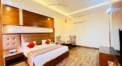 La Qasa Hotel & Restaurant Room Type - Premium AC Rooms