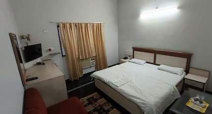 NEW HOTEL JANKI Room Type - AC Deluxe NEW HOTEL JANKI Room Type - AC Deluxe