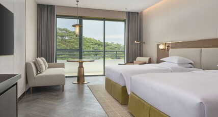 Hilton Guangzhou Science City Room Type - TWIN EXEC ROOM W BALCONY