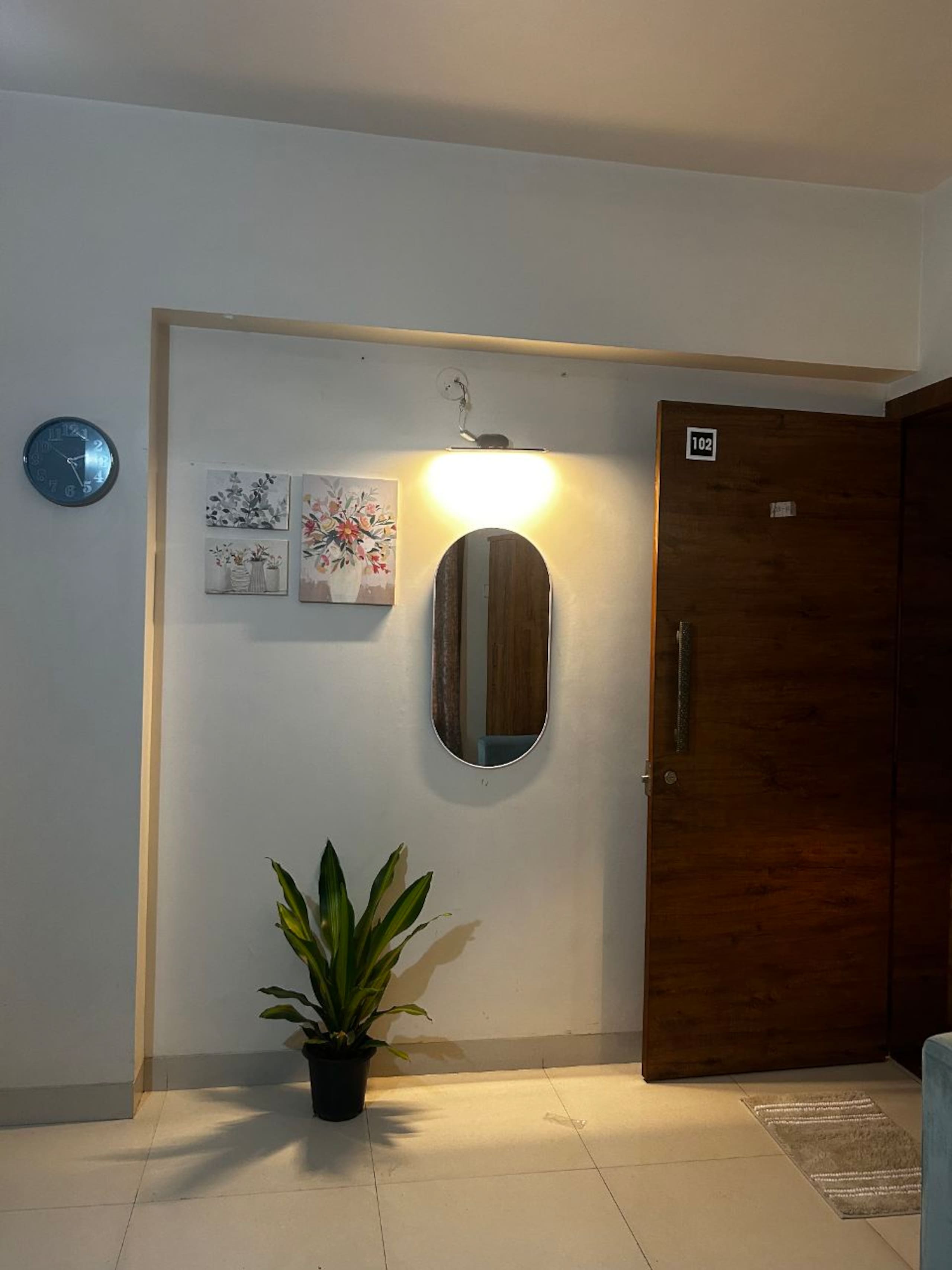 Luxe Stays Cozy and Comfortable Stay - Tap to explore photos