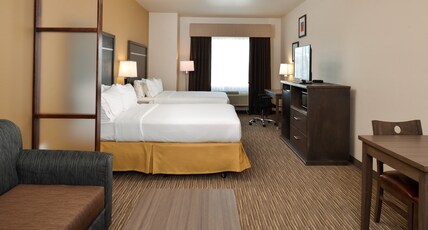 Holiday Inn Express & Suites GLOBE Room Type - 2 Queen Beds Suite Sofa Bed