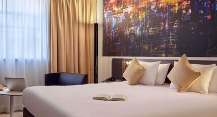 Novotel Paris Centre Bercy Room Type - Superior Family Room with double bed and double sofa bed Novotel Paris Centre Bercy Room Type - Superior Family Room with double bed and double sofa bed