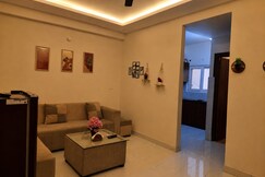 Golden Hours Cozy Retreat in Tapovan
