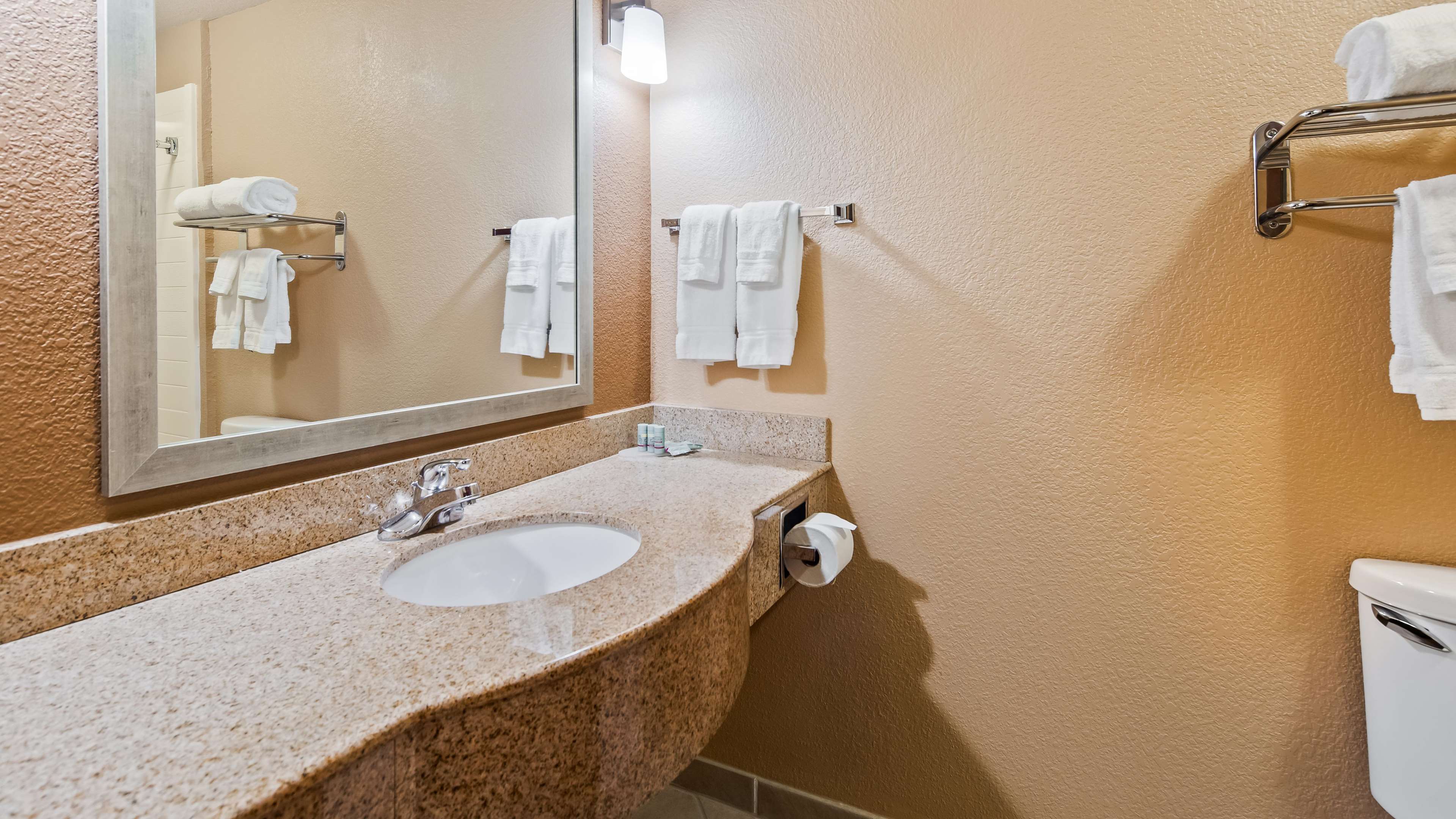 Best Western Granbury Inn & Suites - Tap to explore photos