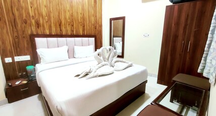 Hotel RN Residency Vrindavan Room Type - Budget Small Room with One Doube Bed Hotel RN Residency Vrindavan Room Type - Budget Small Room with One Doube Bed