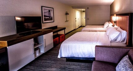 Hampton Inn & Suites by Hilton Staten Island Room Type - 2QUEEN SUITE