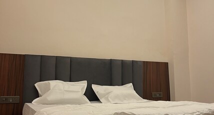 Hotel Ramyug Palace Room Type - Bedroom 8